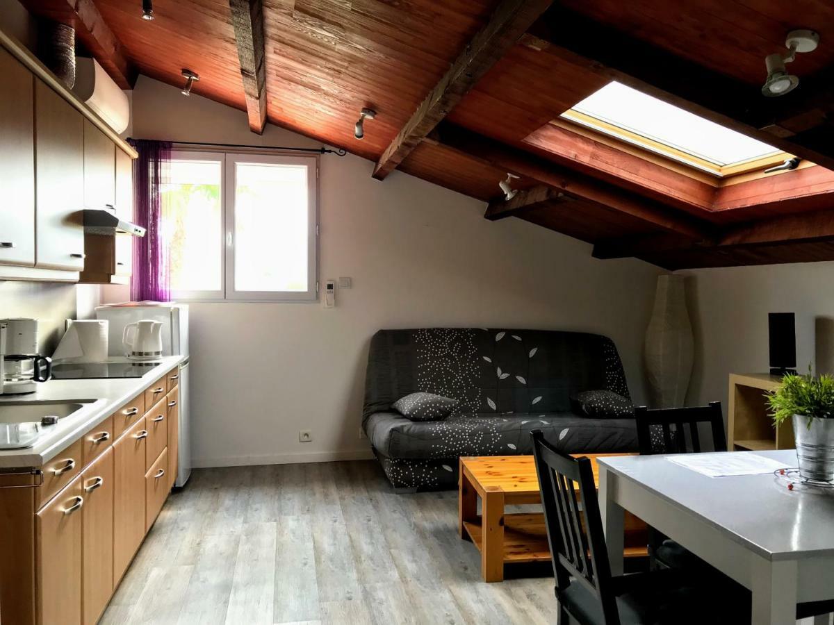 Gite De Larmonys Gigean Екстериор снимка
